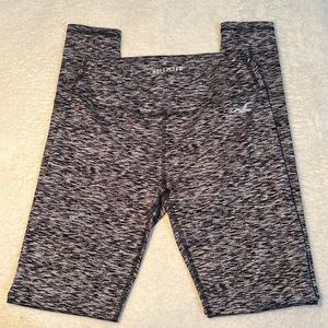 Hollister Gym Leggings; Size XS; Bedrock Pattern